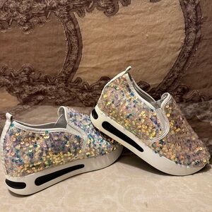 Super cute shoe size 8.5 Euro 39